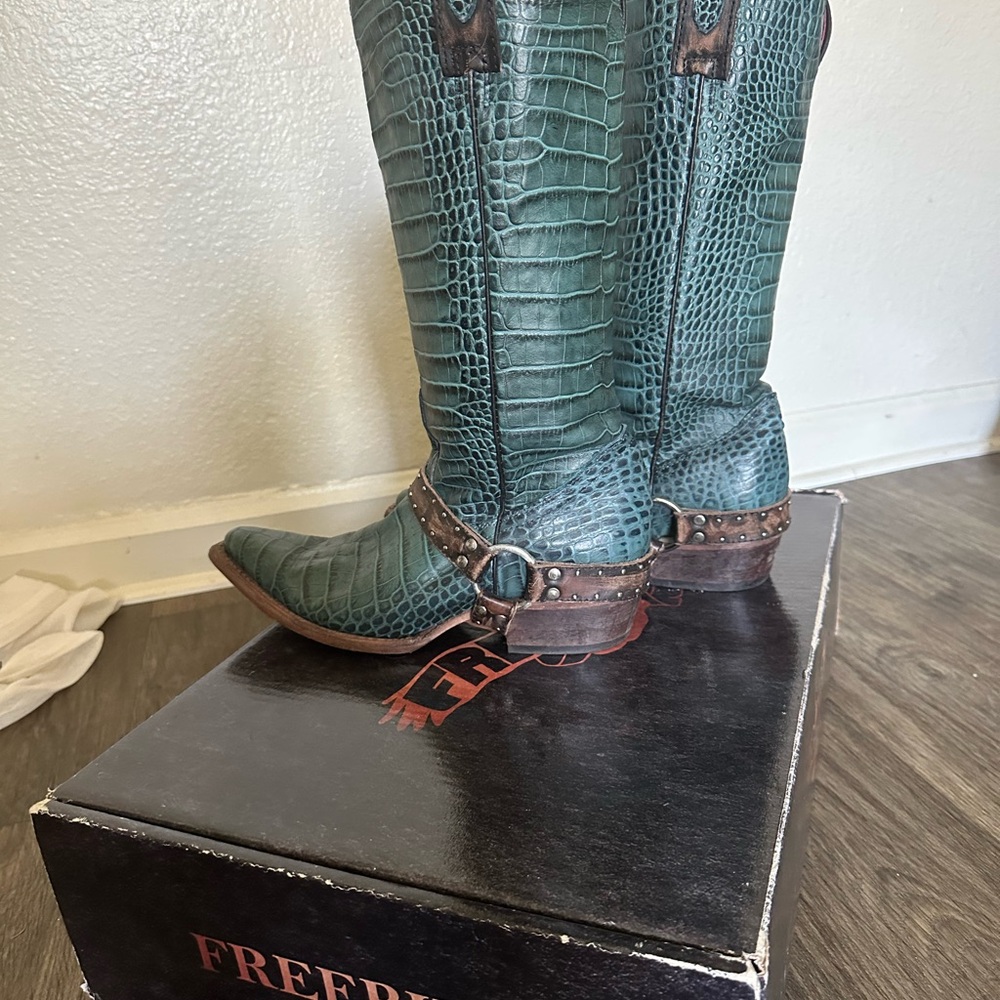 Freebird Lusitano Turquoise Croc Cowgirl Boots, size 8